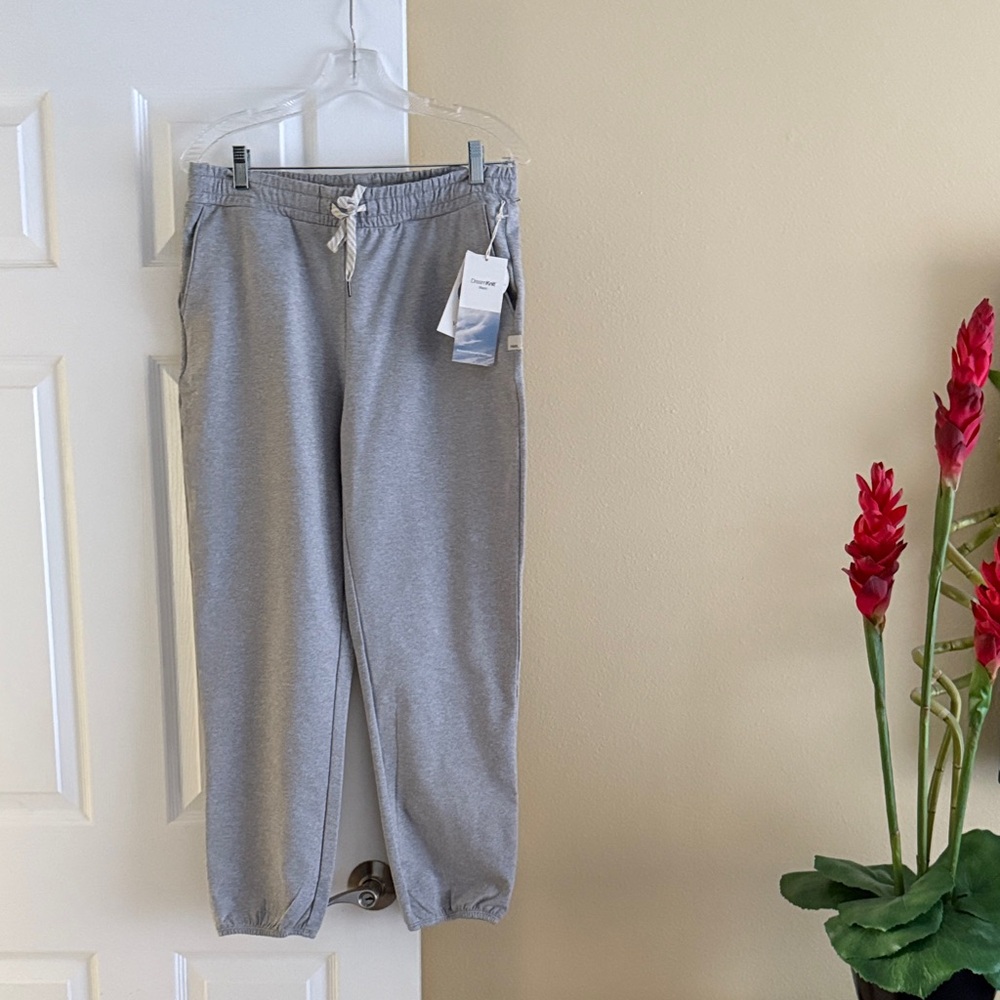 Vuori Gray Women's Joggers Size M NEW!!!